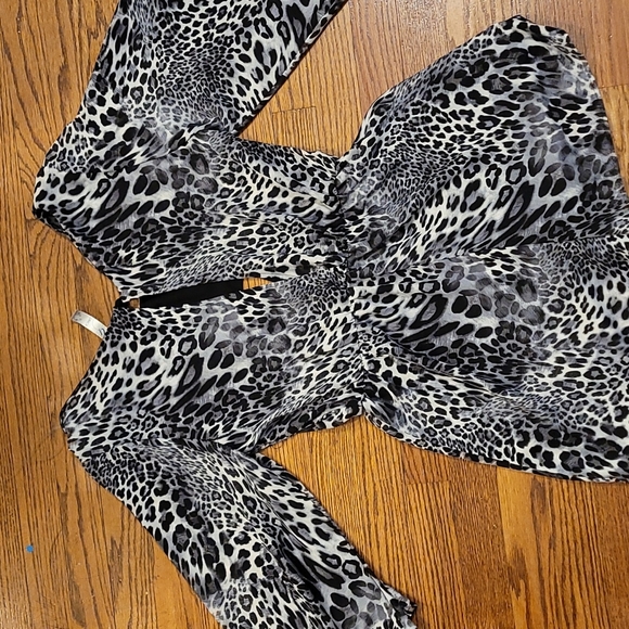 Leopard Print Romper - Picture 4 of 6